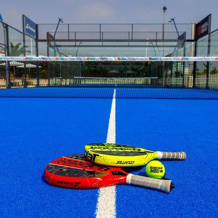 カポ ベイ ホテル プロタラス エクステリア 写真 A paddle tennis court