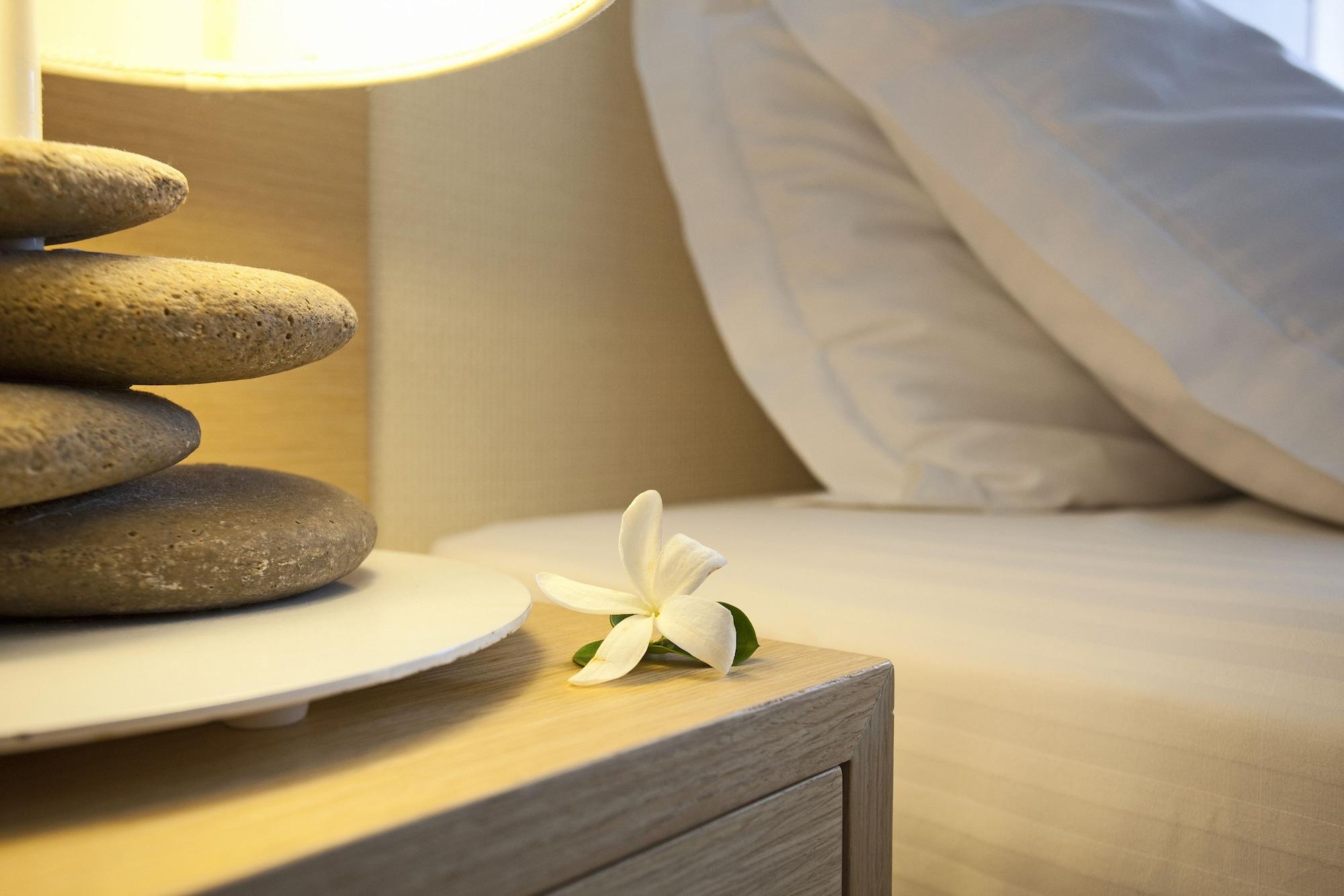 カポ ベイ ホテル プロタラス エクステリア 写真 A bedroom at the hotel