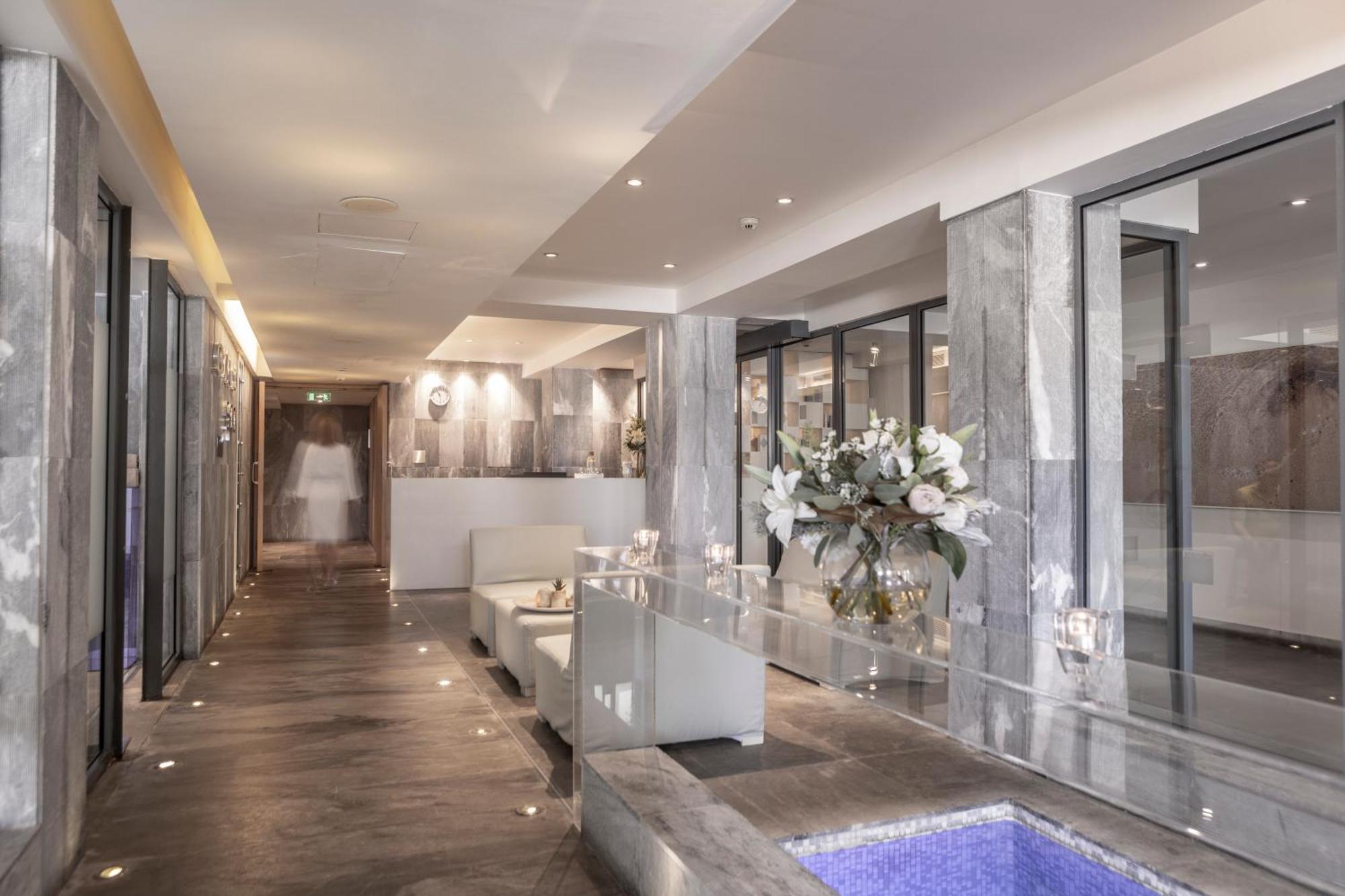 カポ ベイ ホテル プロタラス エクステリア 写真 The spa at the Mandarin Oriental, Paris