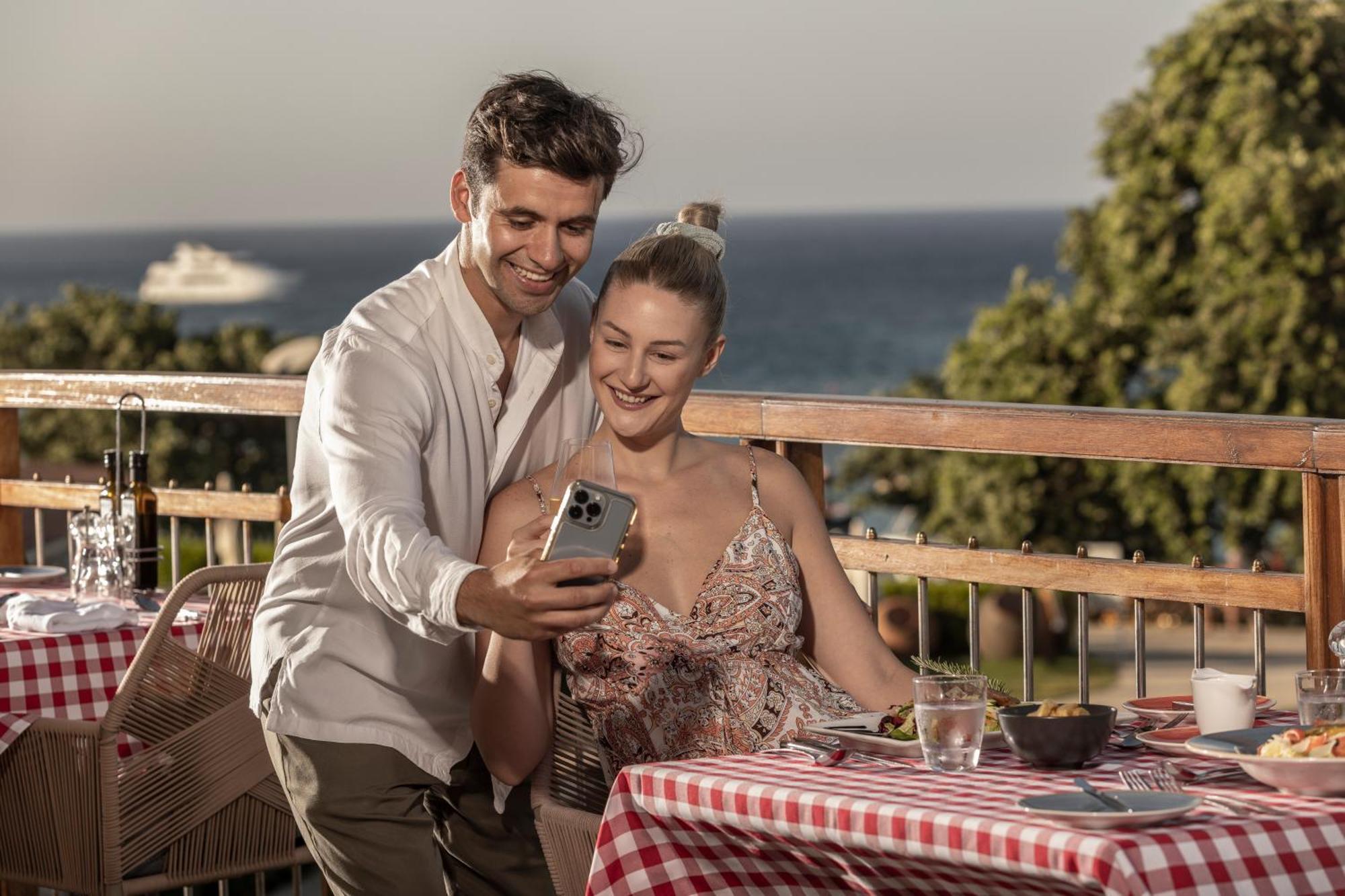 カポ ベイ ホテル プロタラス エクステリア 写真 The OnePlus 8