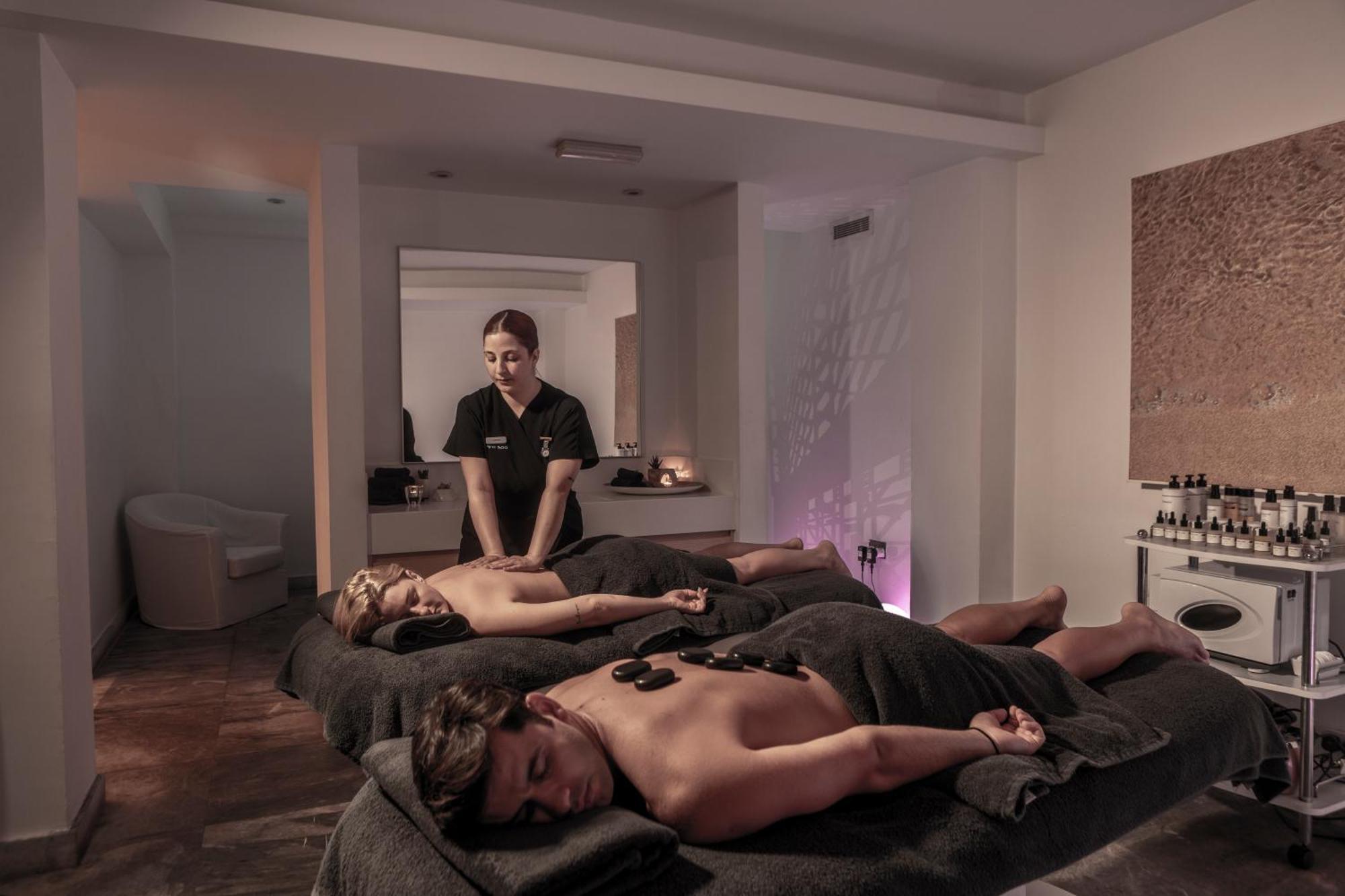 カポ ベイ ホテル プロタラス エクステリア 写真 Hot stone massage